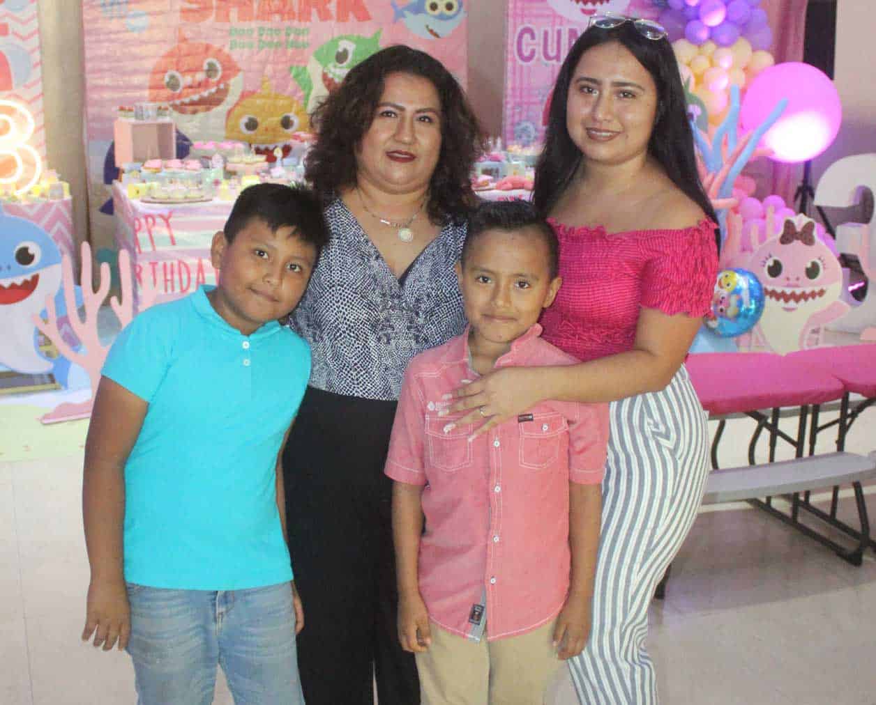 Mari´a, Dulce, Pedro y Marcos