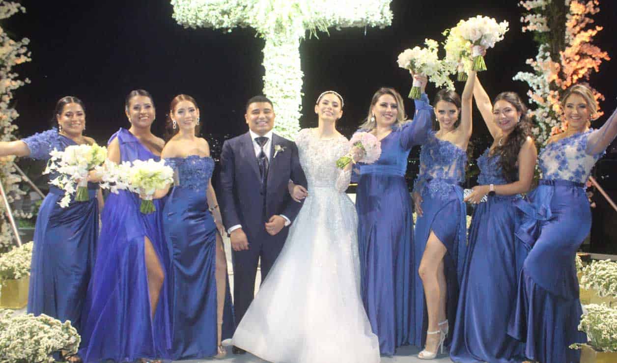 Los novios con las damas