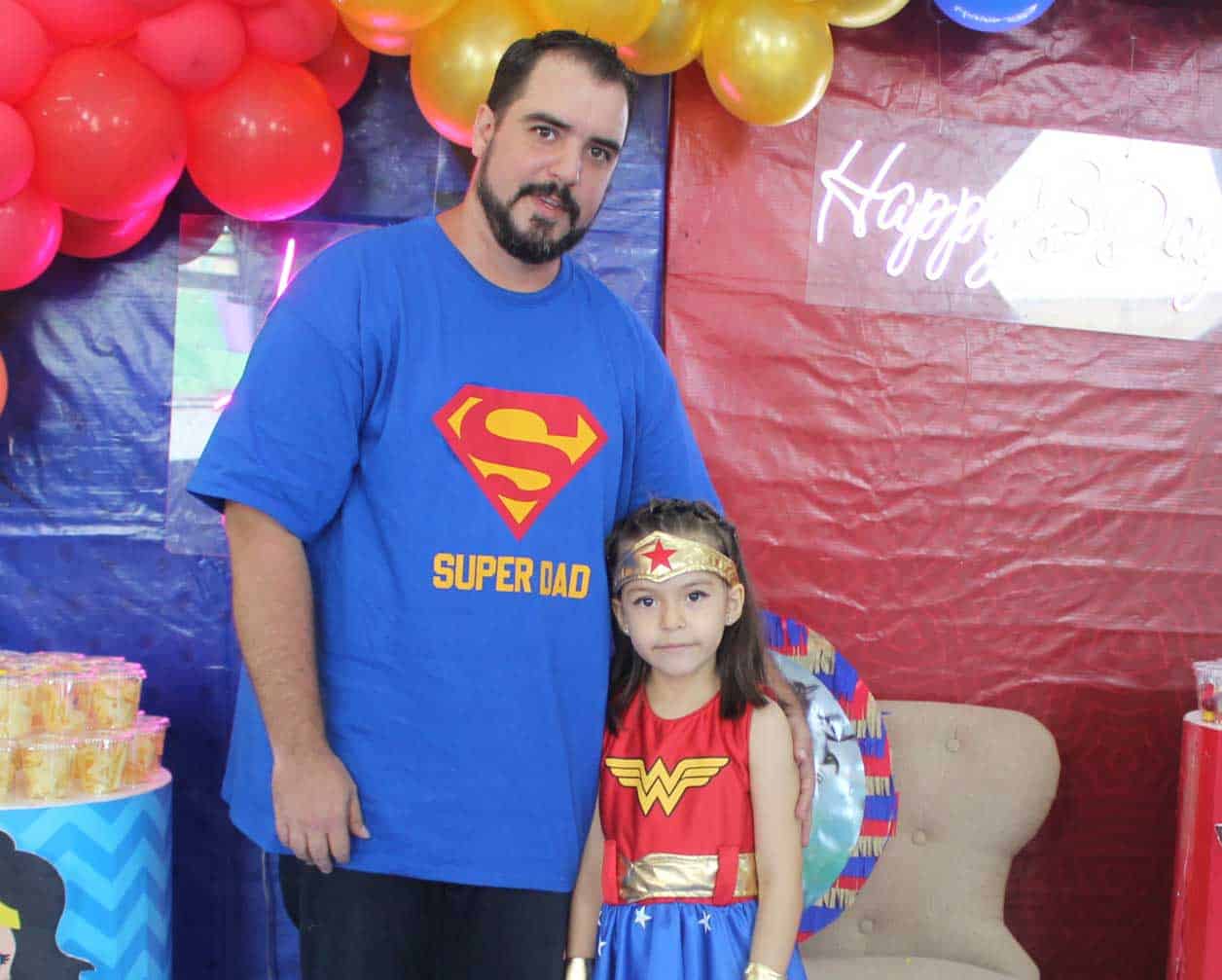 En compan~i´a de su papa´