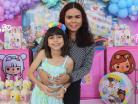 Itzel con la festejada