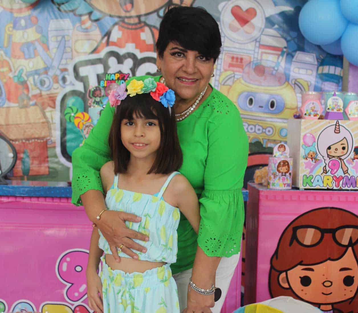 Con su abuelita Graciela