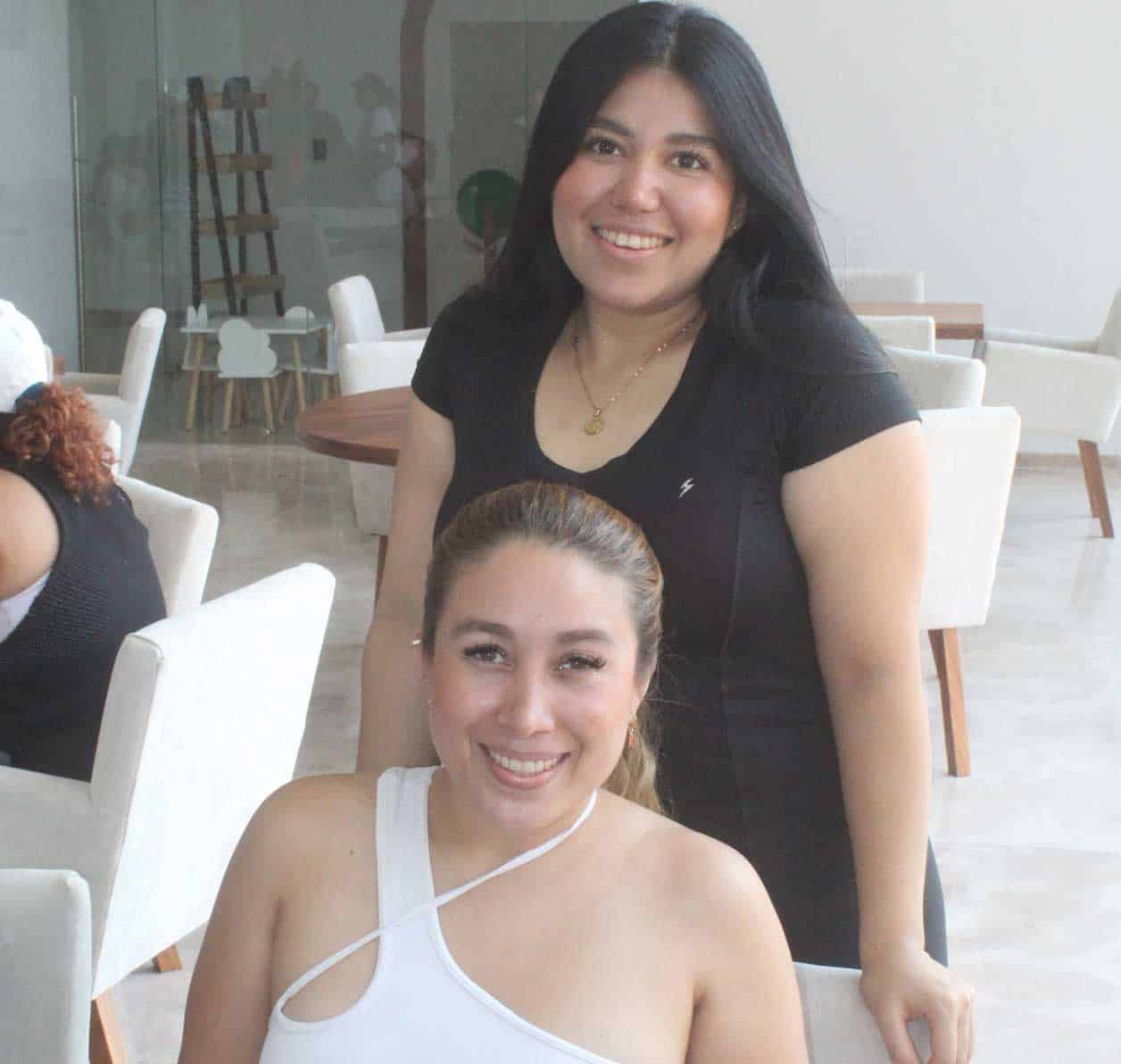 Estefani y Mariana
