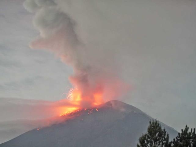 Reportan caída de ceniza volcánica en 14 municipios