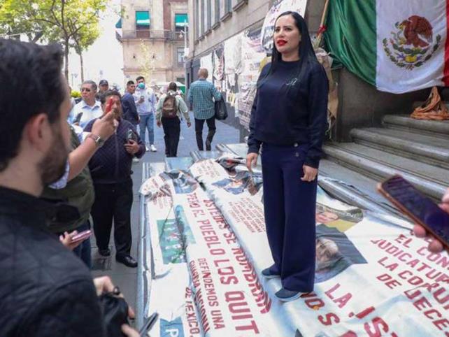 Sandra Cuevas se suma a defensa de ministra