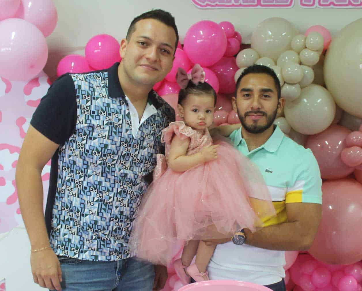 Gerardo y Dorian on la cumpleañera