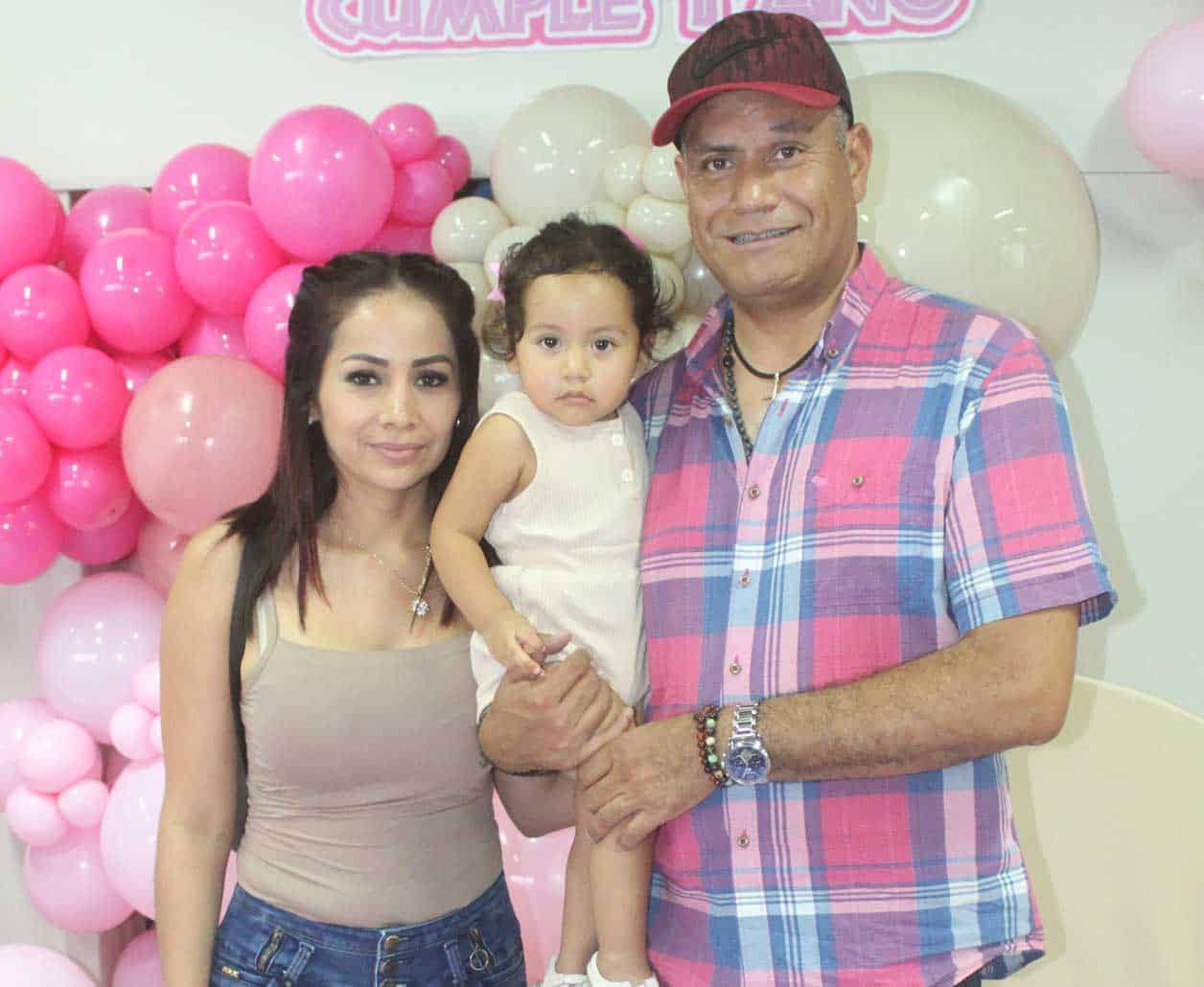 Gabriela, Edith y Cristian