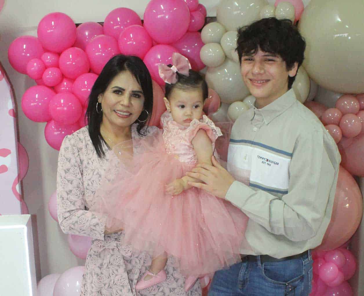 Carmelita, Mari´a Elisa y Gael