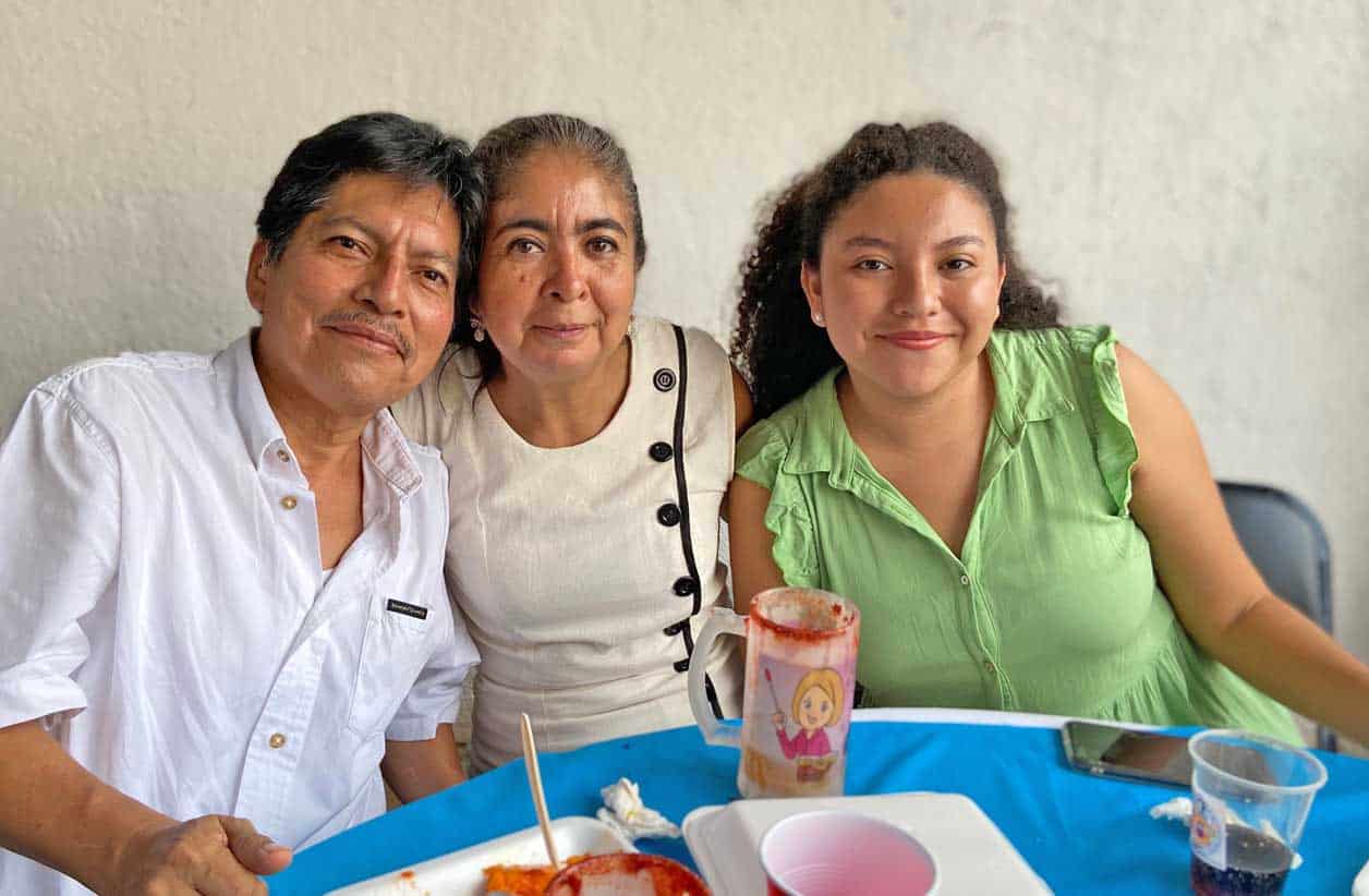 Jose´ Alfredo, Luz y Laura