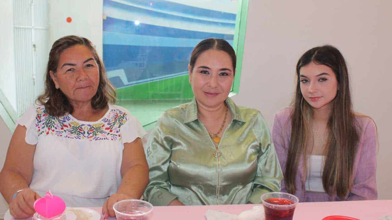 Lupita, Karina y Renata