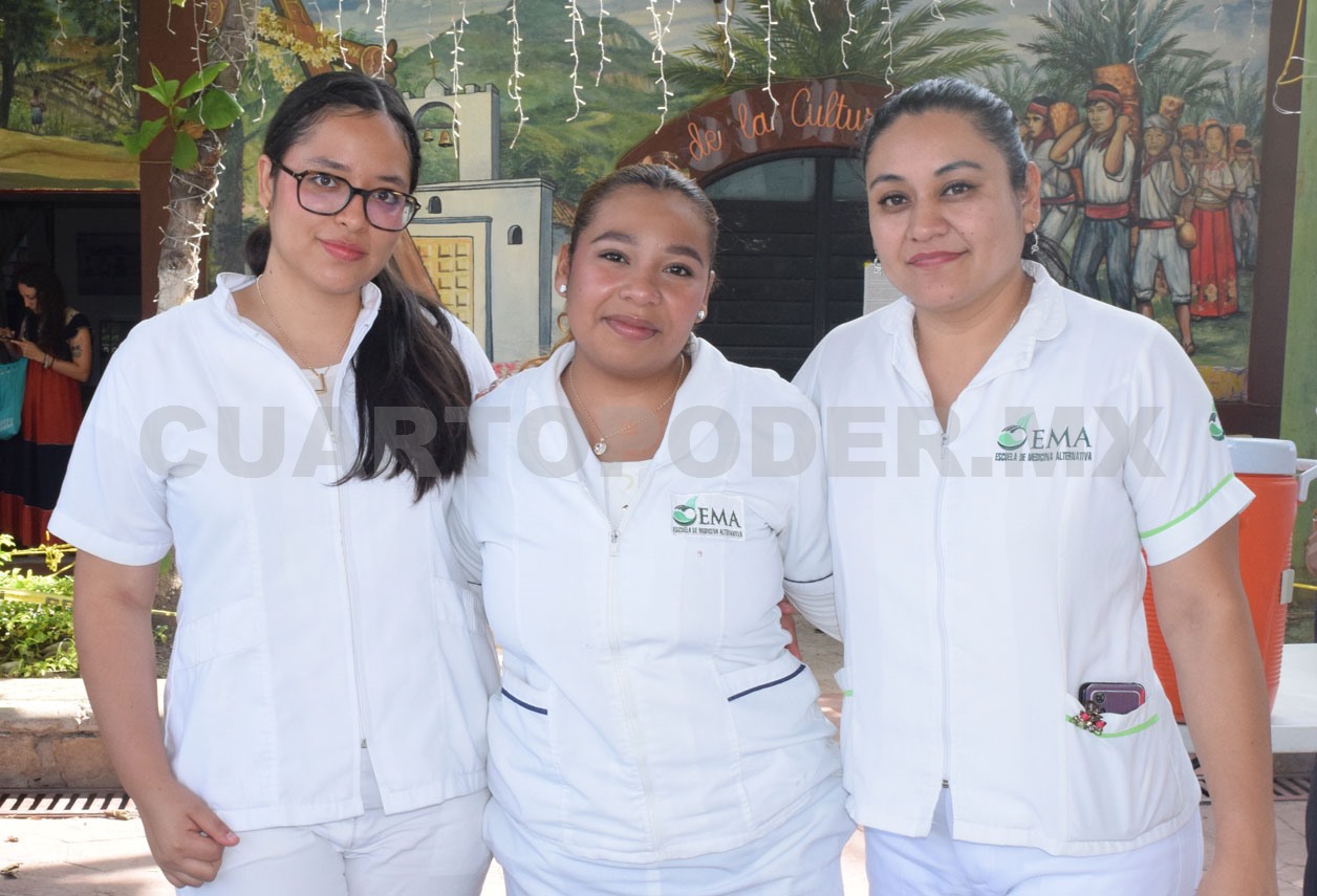 Jóvenes brindan salud
