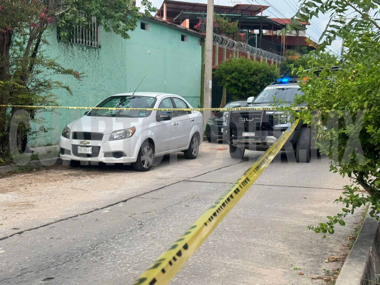 La estrangulan y luego la queman en su casa