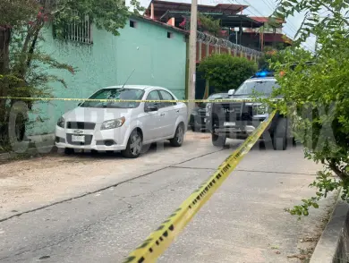 La estrangulan y luego la queman en su casa