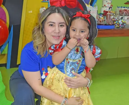 Macarena festeja como una princesa