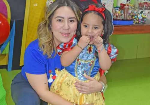Macarena festeja como una princesa