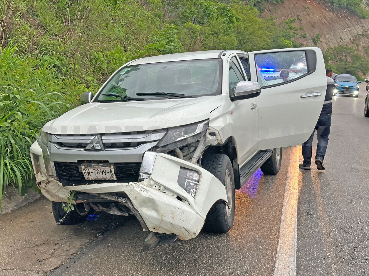 Pick up se estampa en el cerro Meyapac