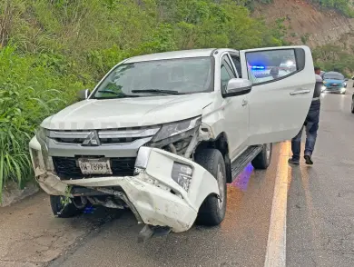 Pick up se estampa en el cerro Meyapac