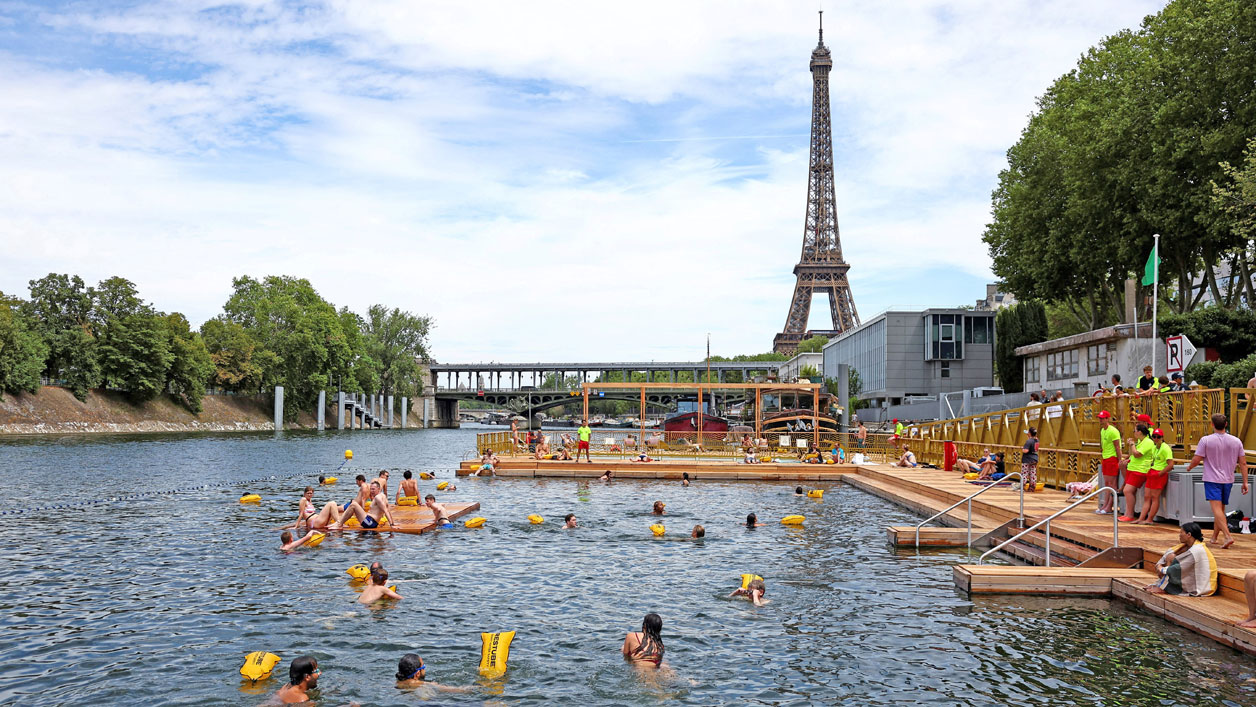 Tras 100 años, río Sena vuelve a reabrir para bañistas