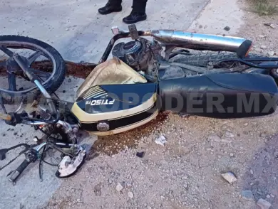 Motociclista pierde un pie al chocar contra taxi