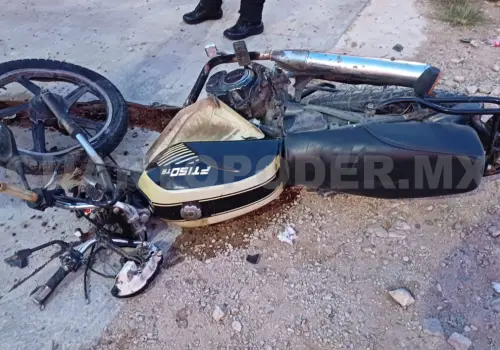 Motociclista pierde un pie al chocar contra taxi