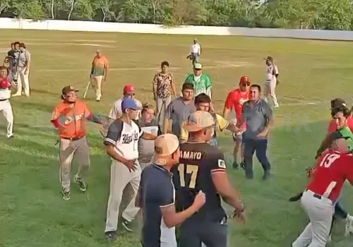 Zafarrancho en partido de beisbol municipal