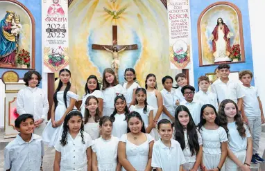 Se gradúan de primaria del American School