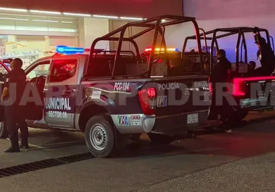 Riña afuera de farmacia moviliza a la policía