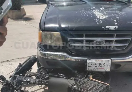 Sufre fractura tras ser atropellada por camioneta