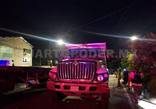 Muere trailero atropellado