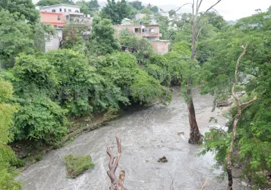 Sabinal arrastra hasta 60 mil botellas de agua por segundo