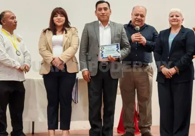 Reconocen al fiscal indígena, Lorenzo López por trayectoria