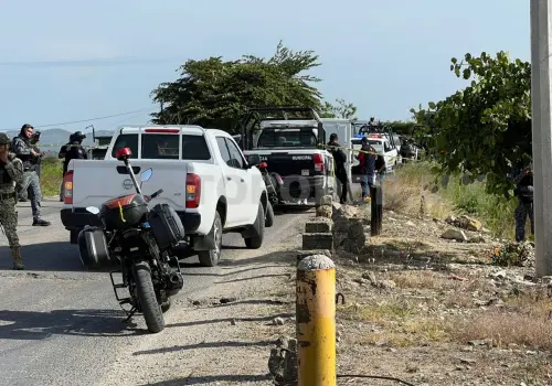 Encuentran a hombre muerto entre matorrales