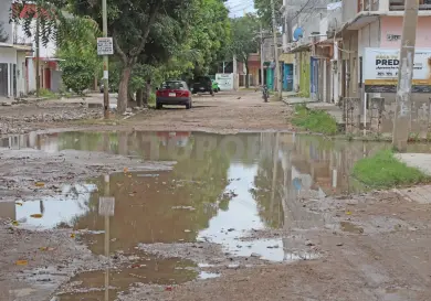 Piden reparar calles en la colonia Santa Cruz