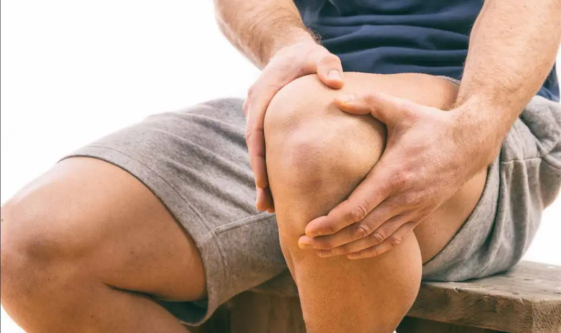 ¿Por qué te truenan las rodillas?