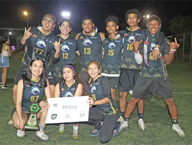 Mustangs Black es el monarca de la Uniflag