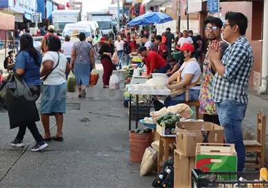Comercio informal domina el fin de año Comercio informal domina el fin de año