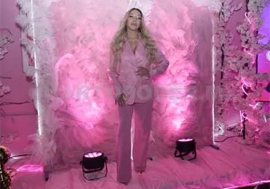 Evila materializa sueños rosas