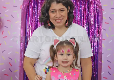 Victoria festejó con amigos