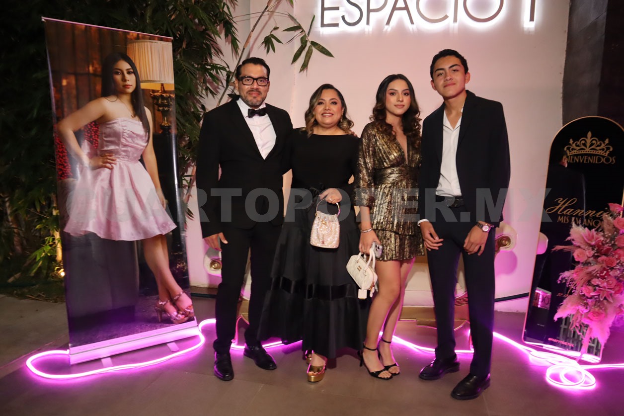 Hannia vive su gran día en familia