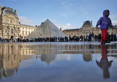 Critican alza de precios en Louvre Critican alza de precios en Louvre