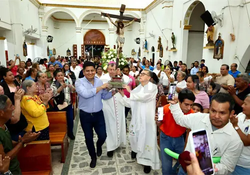 Visita arzobispo Francisco González a Reforma