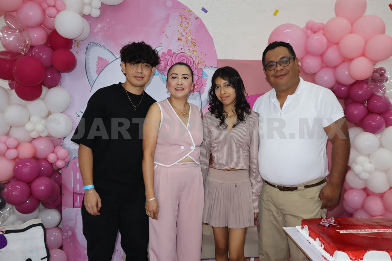 María Fernanda y su mundo de gatitos