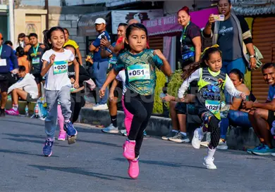 Celebran diez años corriendo con fe
