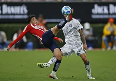 Chivas se mantiene y es líder