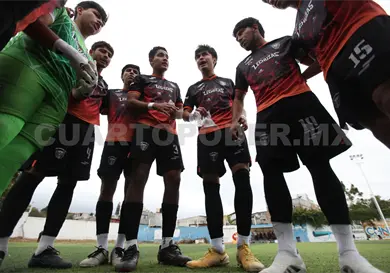 Universitarios dan vuelta a la página Universitarios dan vuelta a la página