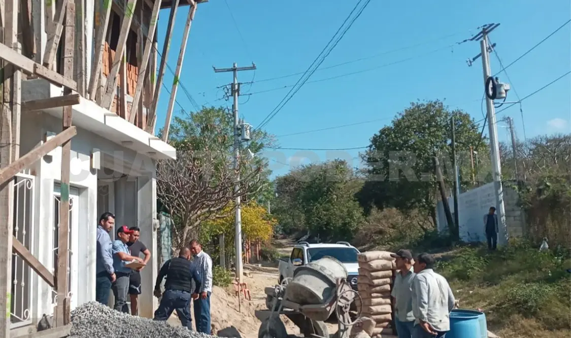 Cuando acomodó un castillo tocó por accidente unos cables de media tensión y recibió la descarga. Ulises Villalobos / CP