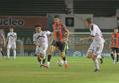 Jaguares y Montañeses firman empate de alarido Jaguares y Montañeses firman empate de alarido