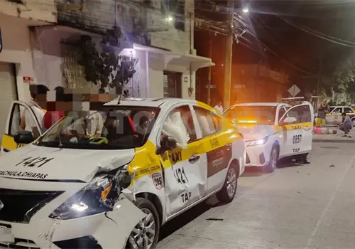 No respetan el alto y provocan choque