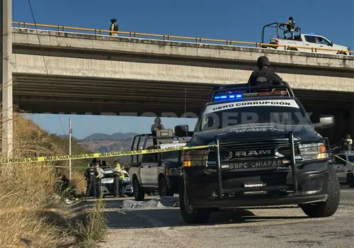 Hallan cadáver a un costado de vía federal