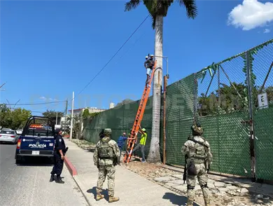 Agentes retiran varias cámaras