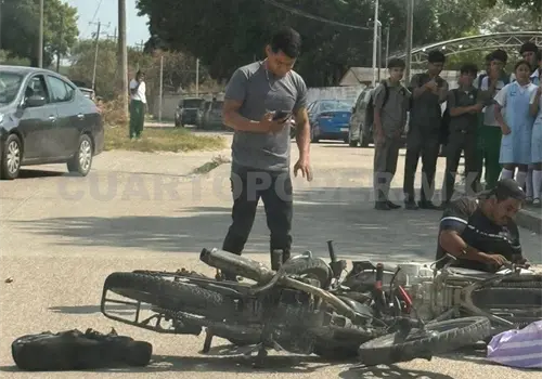 Motociclistas se estrellan de frente; un lesionado